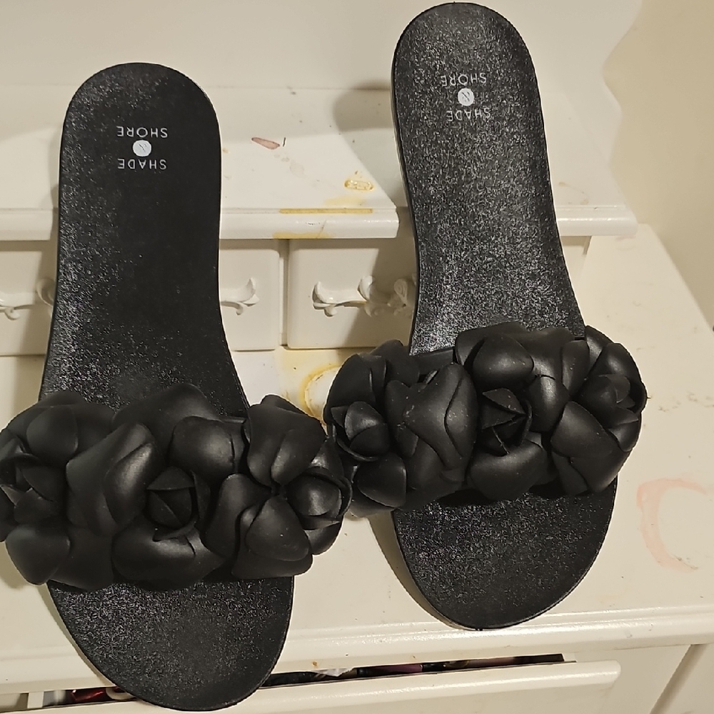Shade & Shore Black Floral Slip-On Clogs